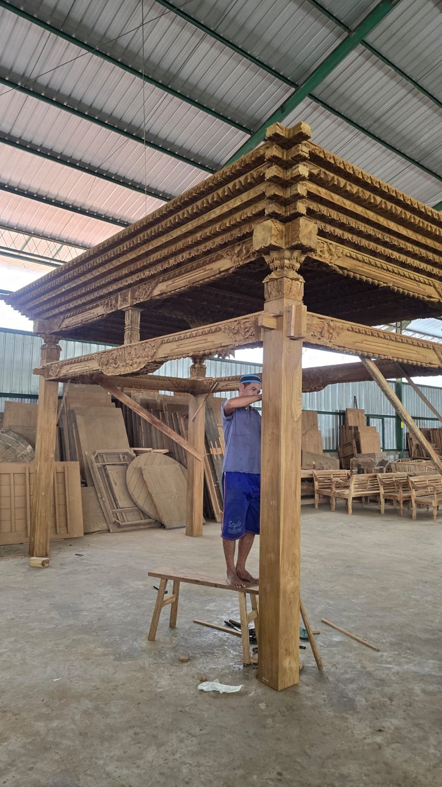 Teak-furniture-reclaimed-teak-chair-recycle-teak-from-indonesia-jepara-blora-sjp-antiek-saranajatiperkasa-old-furniture-bench-table-coffe-table-cabinet-cheap-price-high-quality