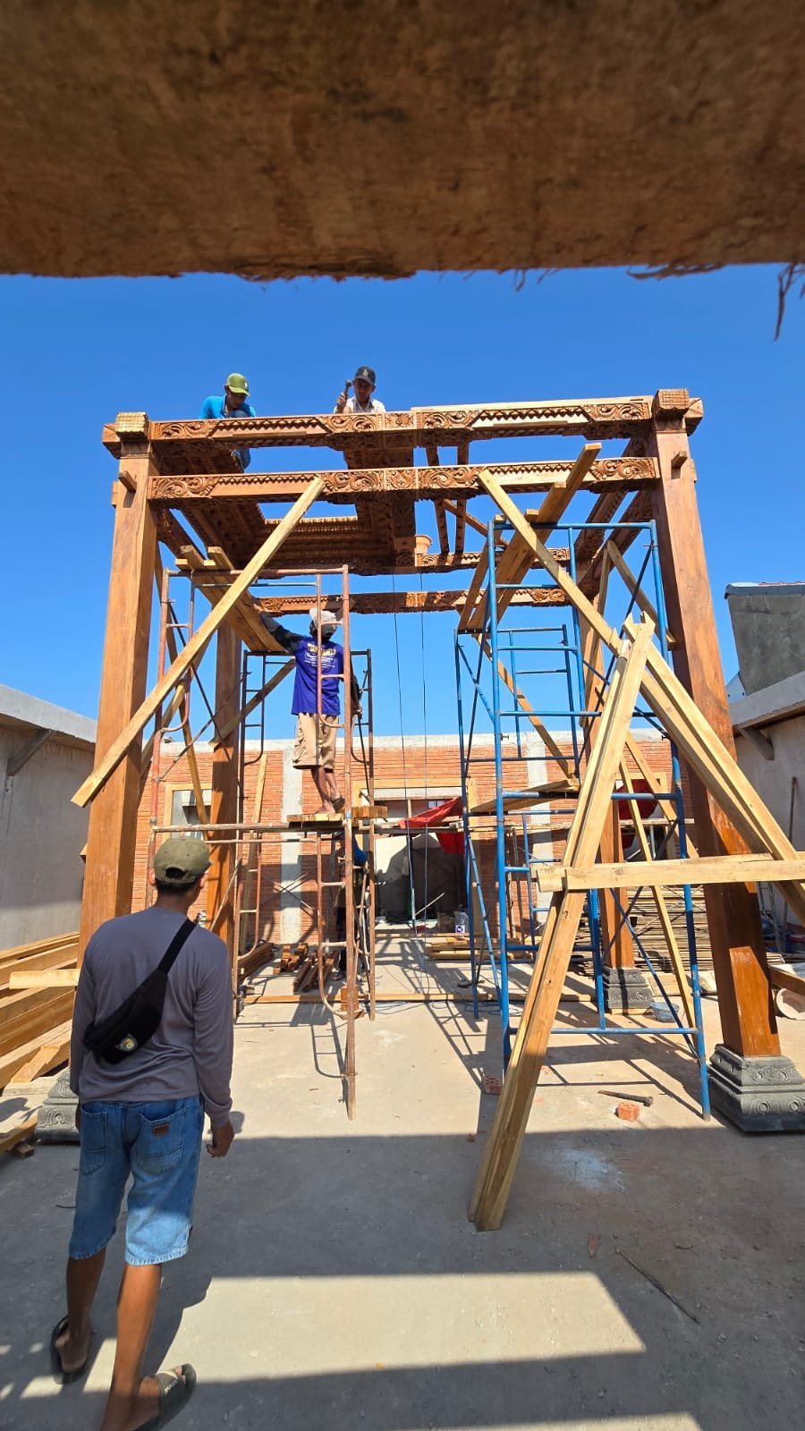 Teak-furniture-reclaimed-teak-chair-recycle-teak-from-indonesia-jepara-blora-sjp-antiek-saranajatiperkasa-old-furniture-bench-table-coffe-table-cabinet-cheap-price-high-quality