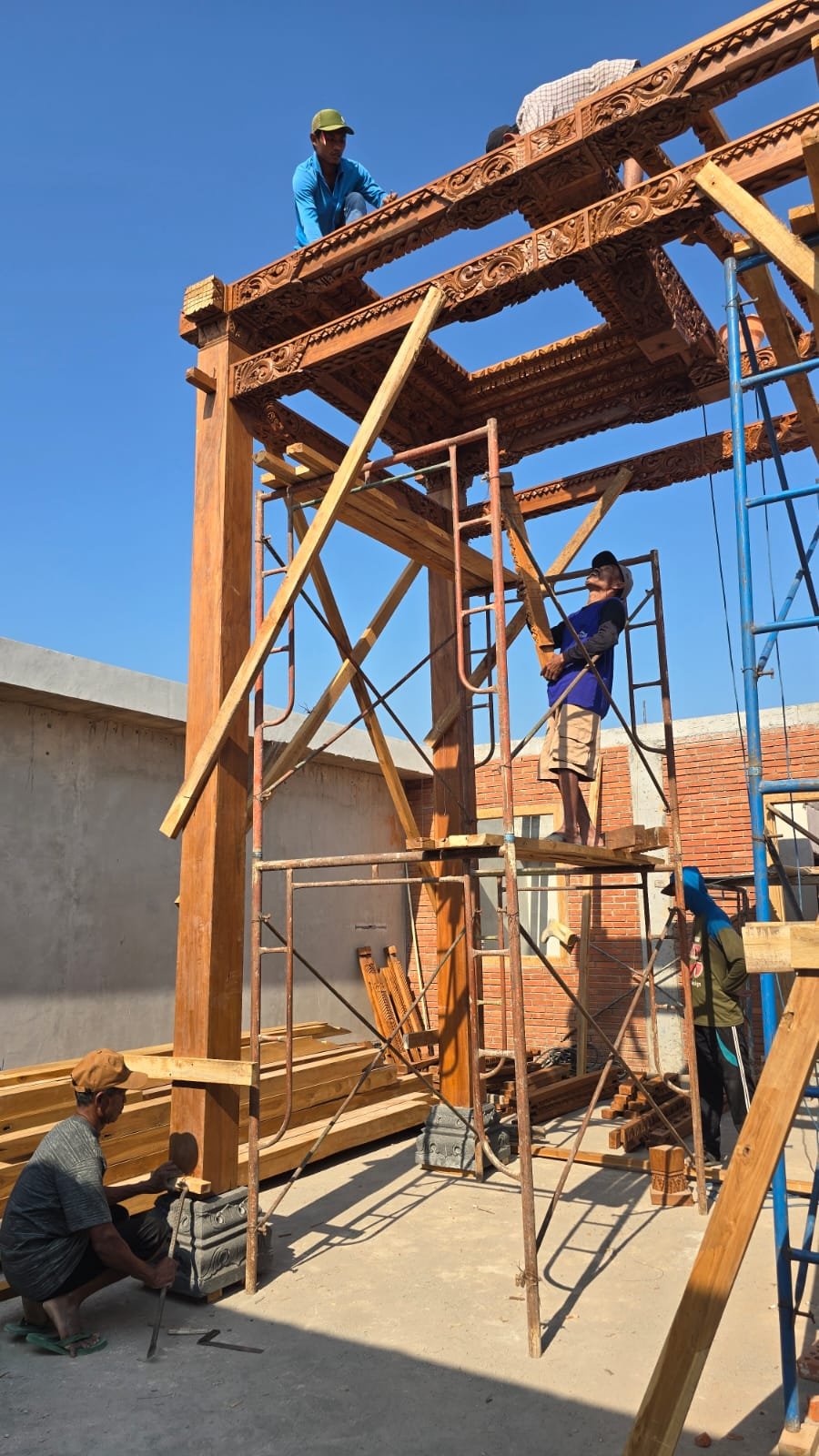 meuble-meubelen-teak-hout-dinning-table-wholesale-teak-root-kayu-jati-manufacturer-furniture-from-indonesia-mirror-bar-table-craft-wooden-craft-old-wood-special-for-market