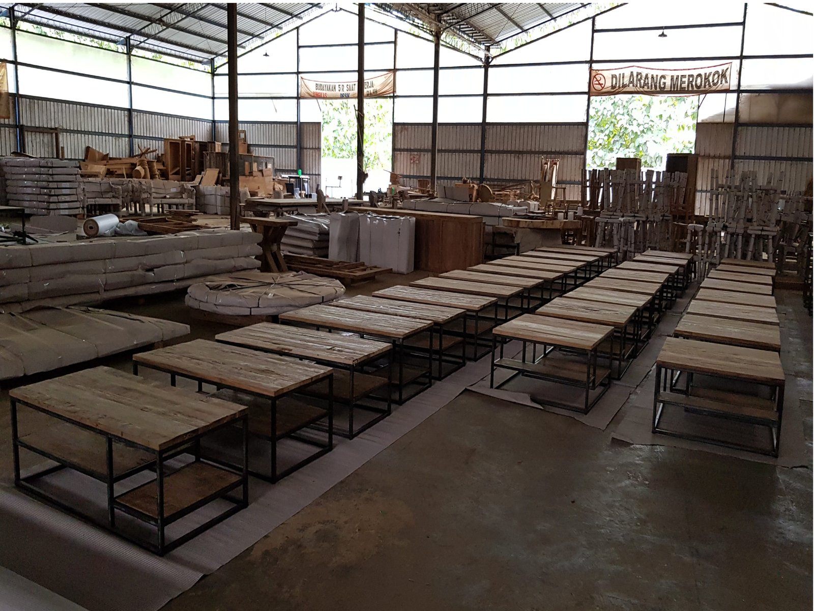 rom-indonesia-mirror-bar-table-craft-wooden-craft-old-wood-special-for-market-california-oman-UEA-UK-japan-europe-rustic-erosion-wood-vintage-collections-fyp-kayu-jati-project-villa-hotel-rumah-kayu-gazebo-joglo